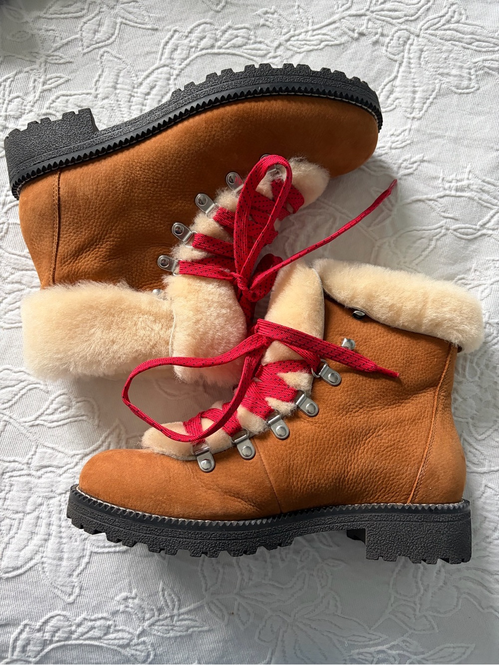 J crew Women’s Tan Shearling-Lined Lace-Up Winter Boots with Red Laces 9